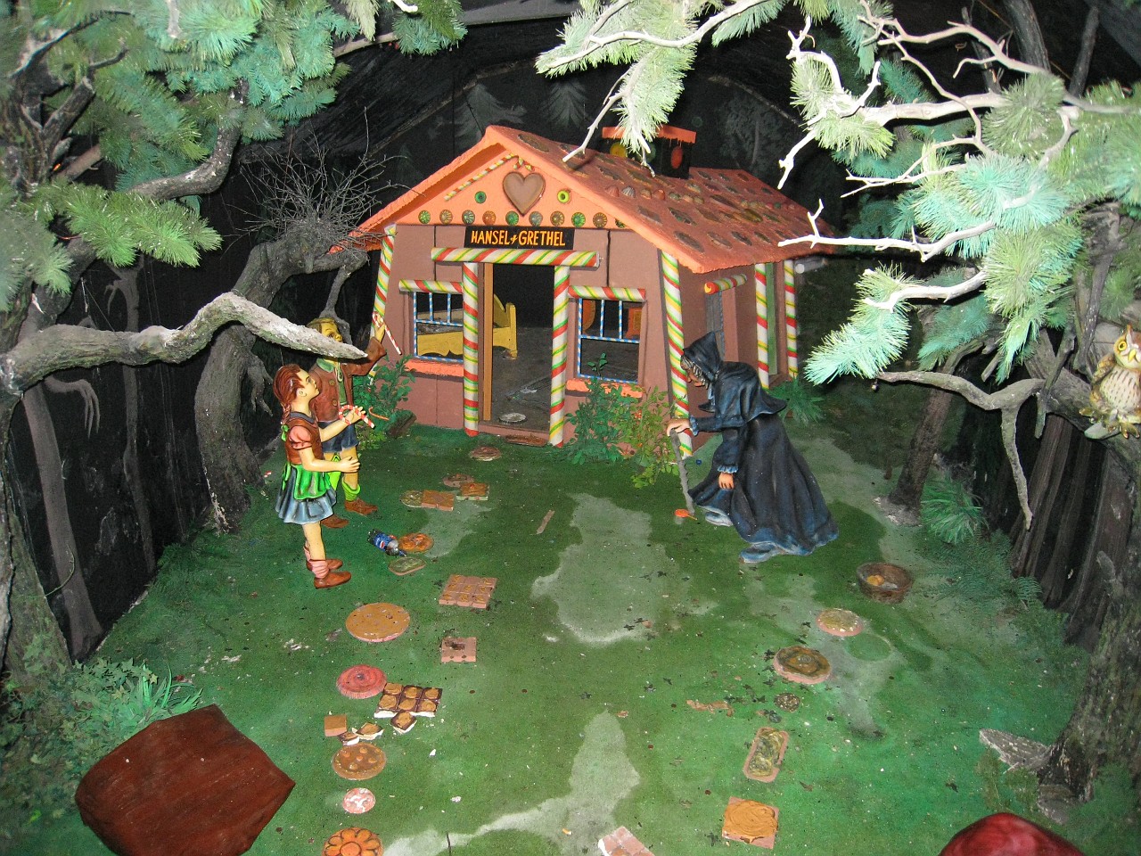 Vacation 2007-12 - Rock City 0322.jpg - Rock City outside of Chattanooga Tennessee has been a tourist attraction since 1932. I remembered seeing barn roofs painted with "See Rock City" and wanted to pay a visit to its home on Lookout Mountain. Christmas Vacation 2007-08.